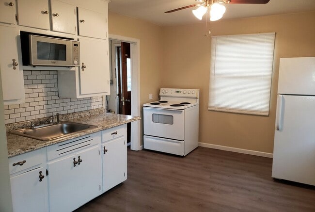 Building Photo - 2803 Normandy Rd