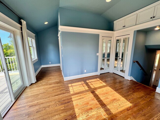 Building Photo - Gorgeous, Executive Living in Beautiful Ma...