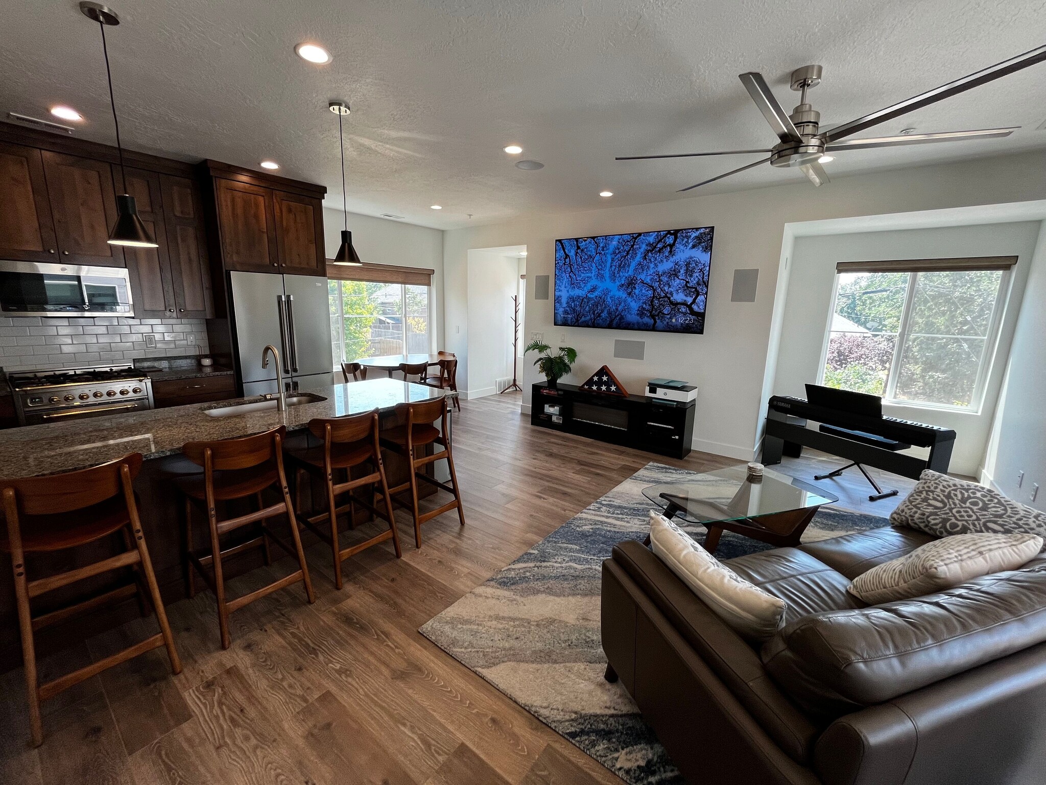 Your main living area with 9 foot ceiling, 7 speakers in walls and above and wired for sub woofer - 361 W Reed Ave