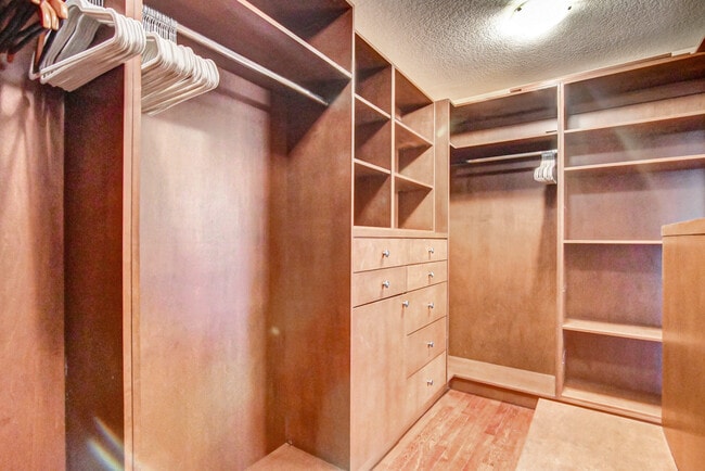 Building Photo - 4301 N Ocean Blvd