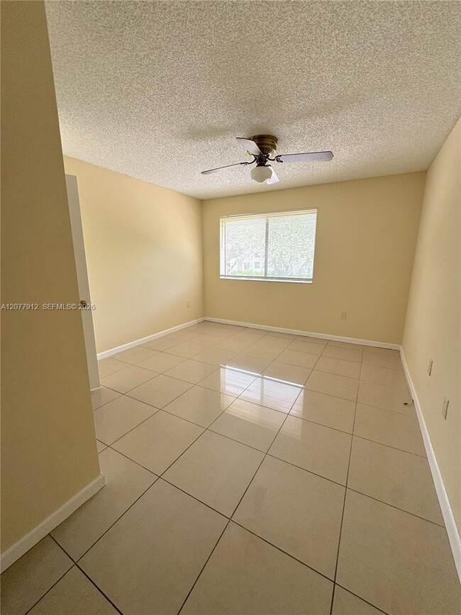 Building Photo - 3287 Coral Lake Dr