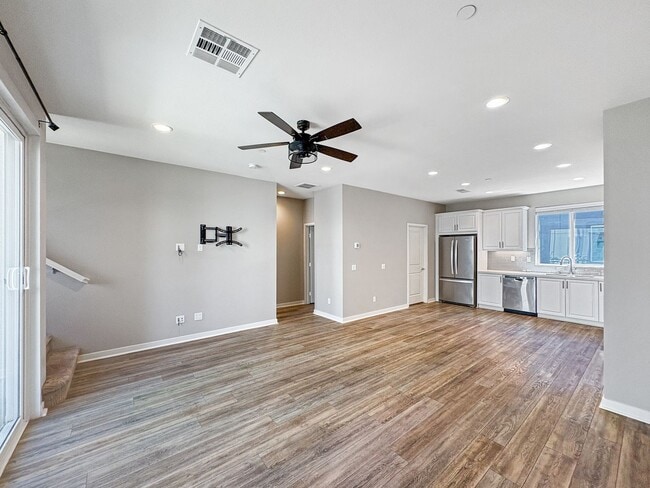 Building Photo - Stunning Escondido 3BR/3.5BA Home Availabl...