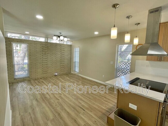 Building Photo - 3602 S Beach Dr