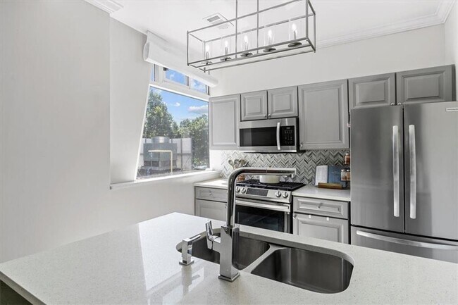 Building Photo - 2479 Peachtree Rd