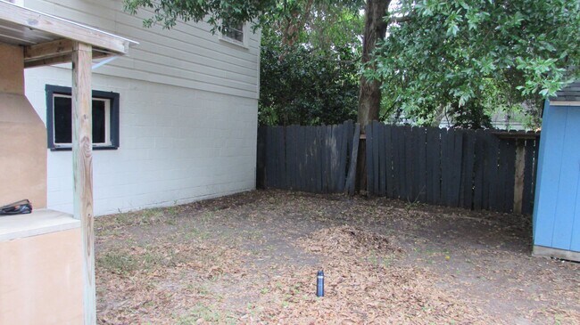 Building Photo - NEWLY REMODELED 3 BEDROOM 2 BATH