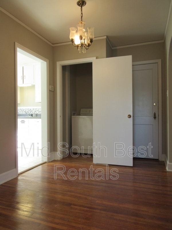 Building Photo - 143 N Merton St