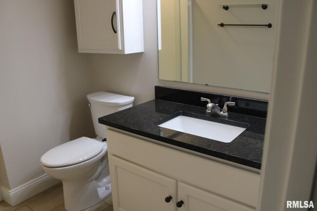 Building Photo - 2807 Cronin Dr