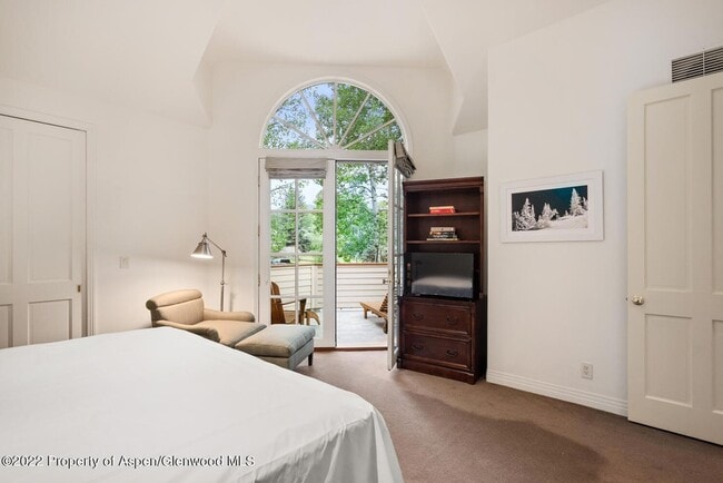 Building Photo - 504 N 8th St