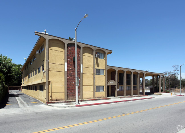 Primary Photo - Sommerset Apartments
