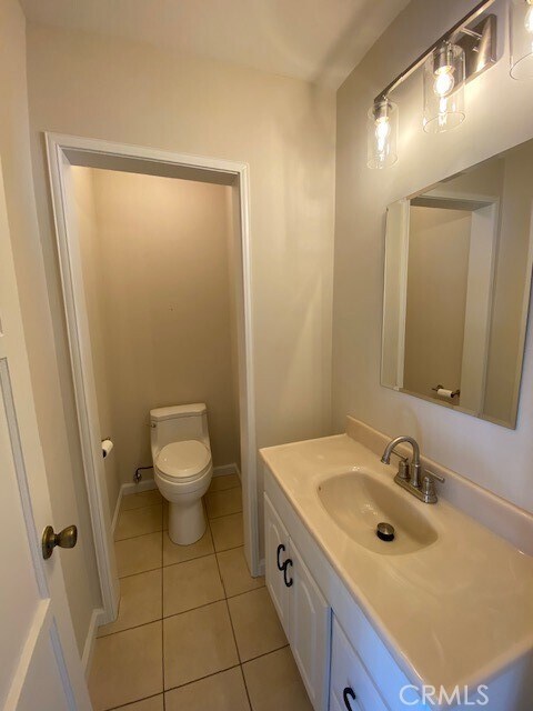Building Photo - 926 W Valencia Mesa Dr