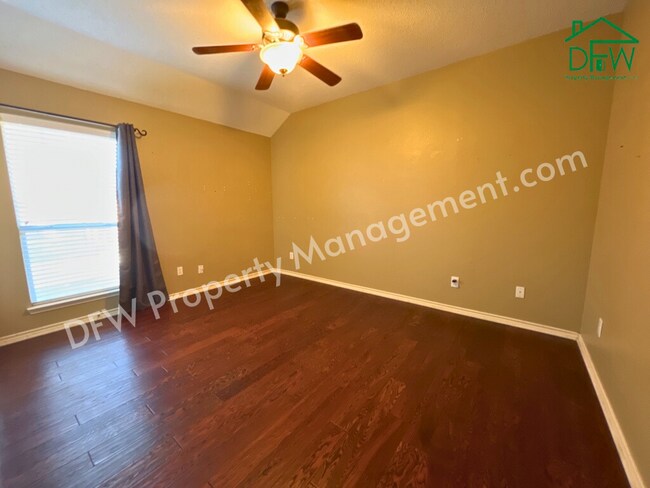 Building Photo - 2502 Chapel Hill Dr
