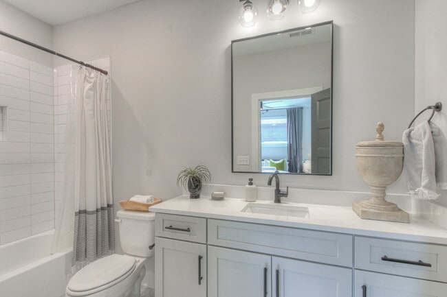 Building Photo - 801 Cherokee Ave