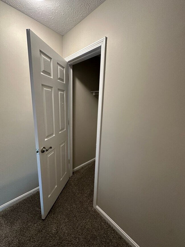 Building Photo - Spacious, Recently Updated J-Town 4BR / 1.5 BA Home for Rent!