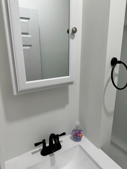 Building Photo - 717 Lancaster Ave