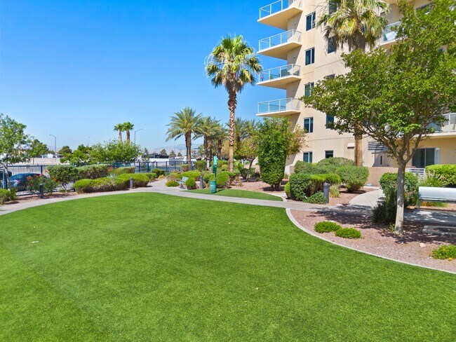 Building Photo - 3 Bedroom Highrise Condo at ONE Las Vegas!