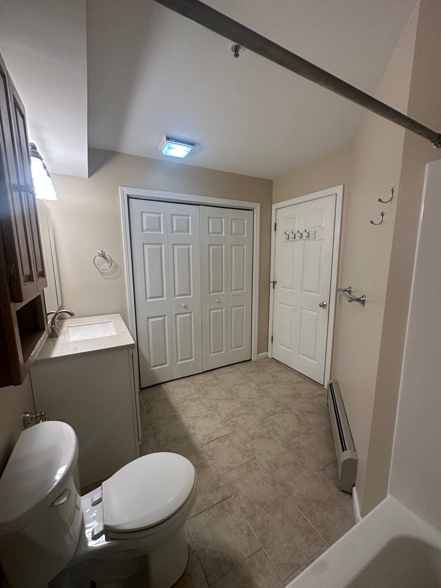 Bathroom from tub - 380 Hildred Dr