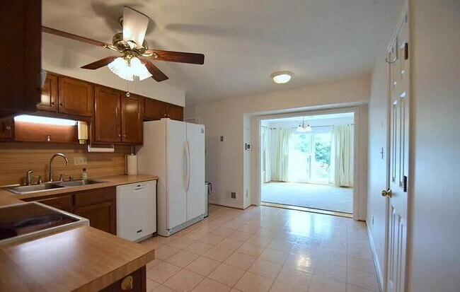 Building Photo - 614 Stivers Rd