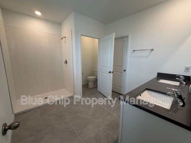 Building Photo - 10621 Quail Grv Wy