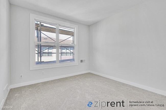 Building Photo - 1 br, 1 bath Condo - 301 Crescent Court, S...