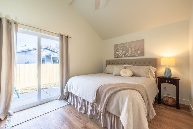 Building Photo - Beautifully remodeled bungalow