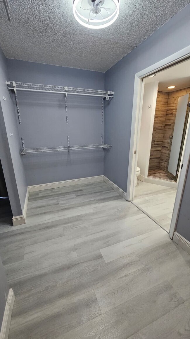 Building Photo - 11880 SW 13th Ct