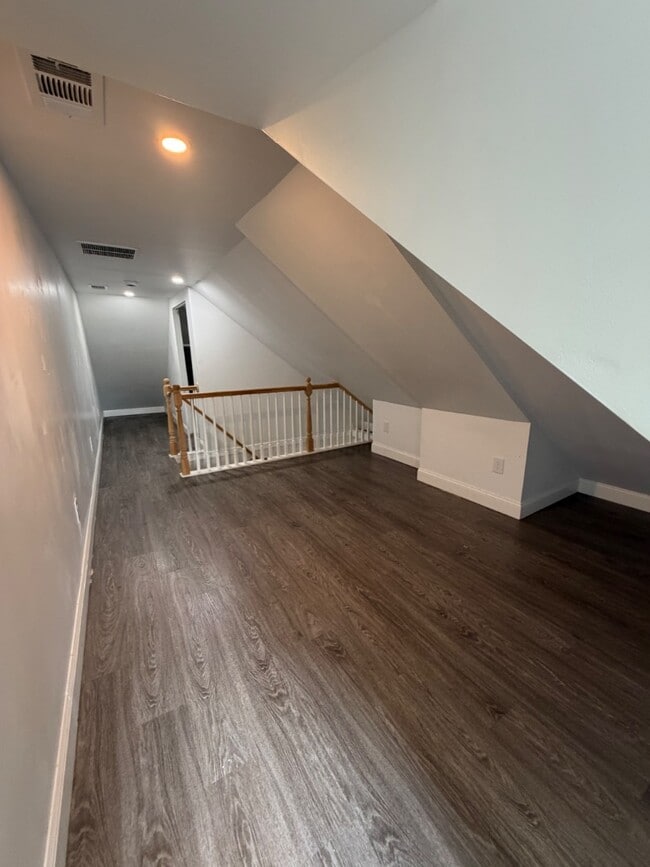 Building Photo - 142 Fairground Ave