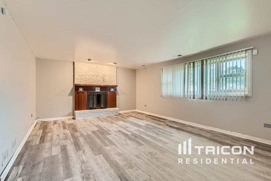 Building Photo - 14353 S Glen Dr W