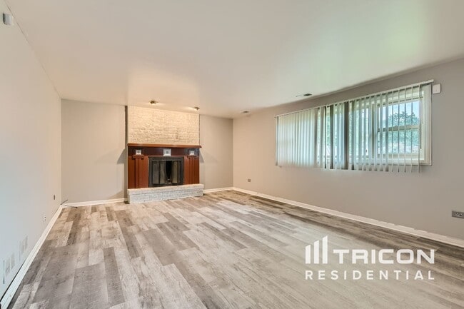 Building Photo - 14353 S Glen Dr W