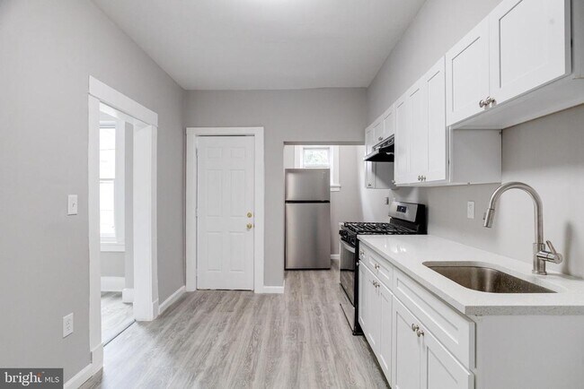 Building Photo - 2908 Oakley Ave