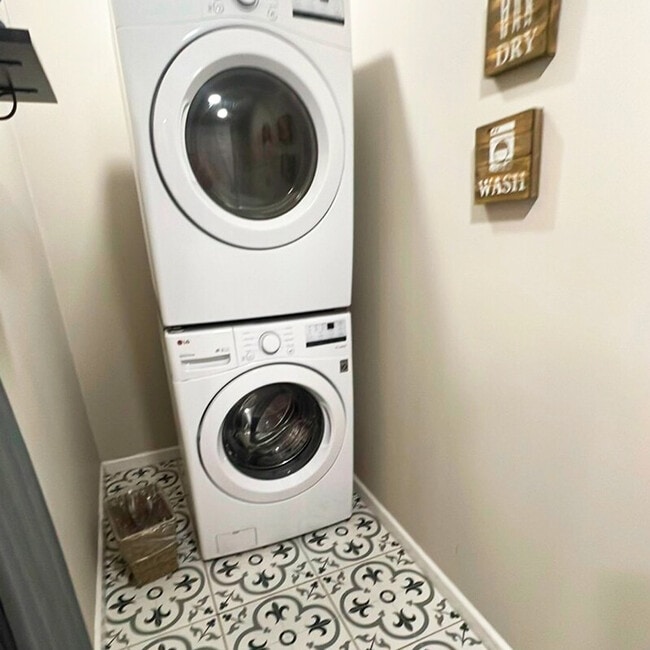 Building Photo - 535 Douthit Ferry Rd