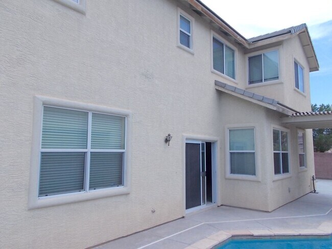Building Photo - Beautiful 4BR Home with Pool, Loft, and 3-...