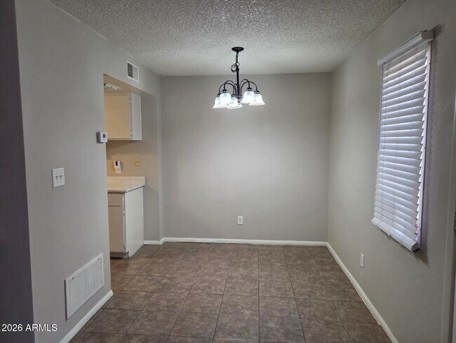 Building Photo - 3213 W Royal Palm Rd