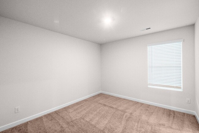 Building Photo - Beautiful and Spacious Home in the Heart of Pineville!