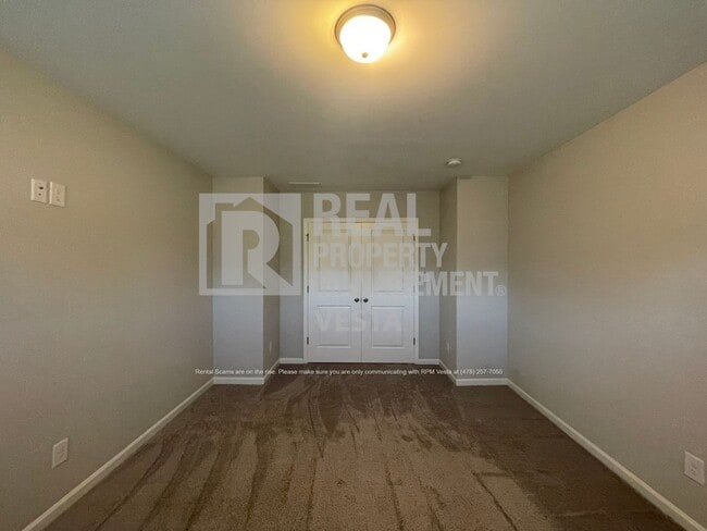 Building Photo - 109 Hidesta Ct