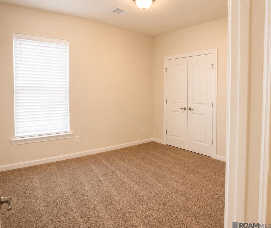 Building Photo - 1418 Gardenia Ln