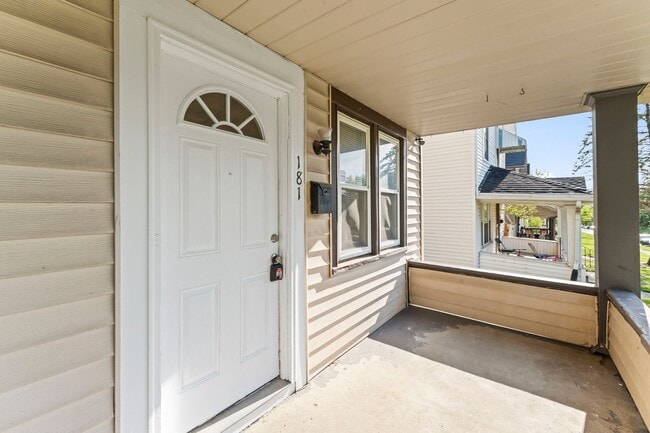 Building Photo - Charming 2 beds 2 Bath in Dayton!