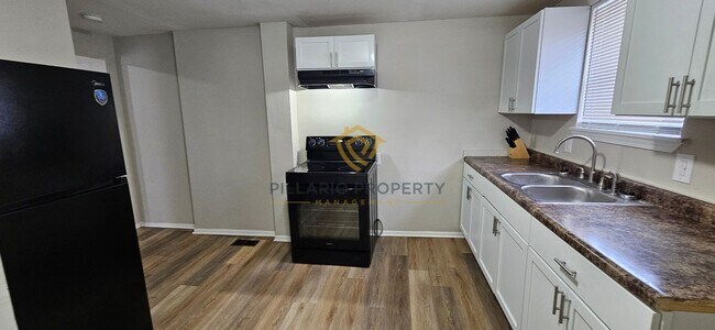 Building Photo - 933-935 N Dearborn St