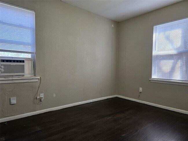 Building Photo - 3613 SE 24th St