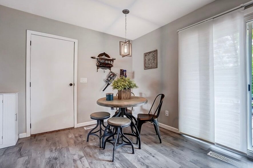 Kitchen - 410 Evergreen Dr