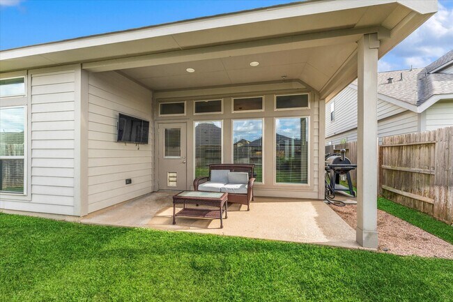 Building Photo - 19819 Old Saddle Ln