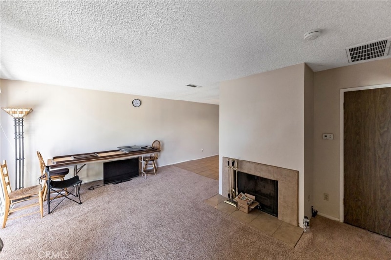 Building Photo - 4494 N Valentine Ave