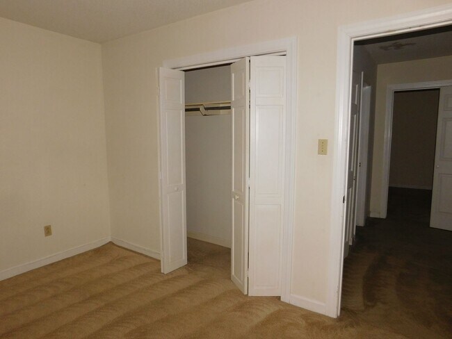 Building Photo - 1505 College Way