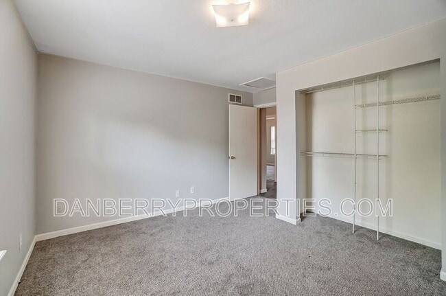 Building Photo - 3612 Willow Run Dr