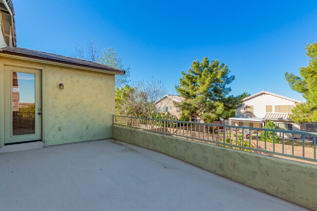 Building Photo - 1462 W. Roadrunner Dr.