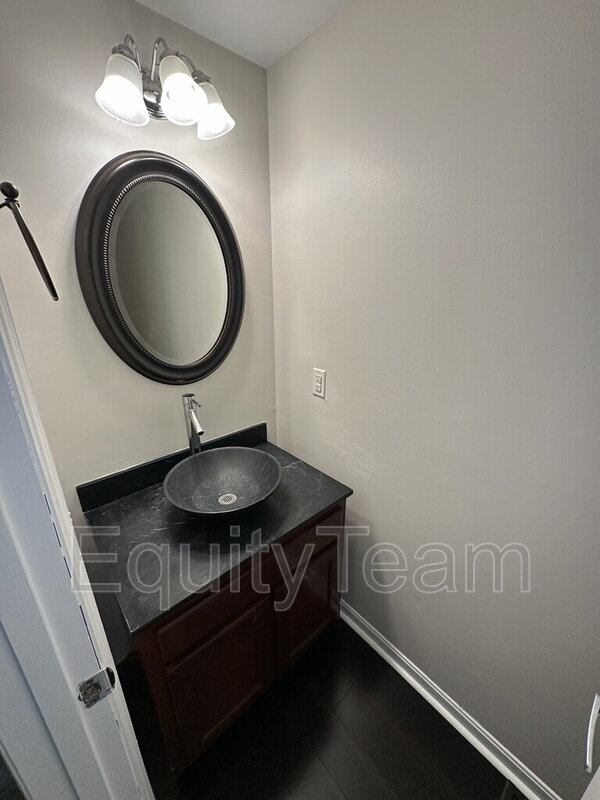 Building Photo - 9400 White Pine Dr