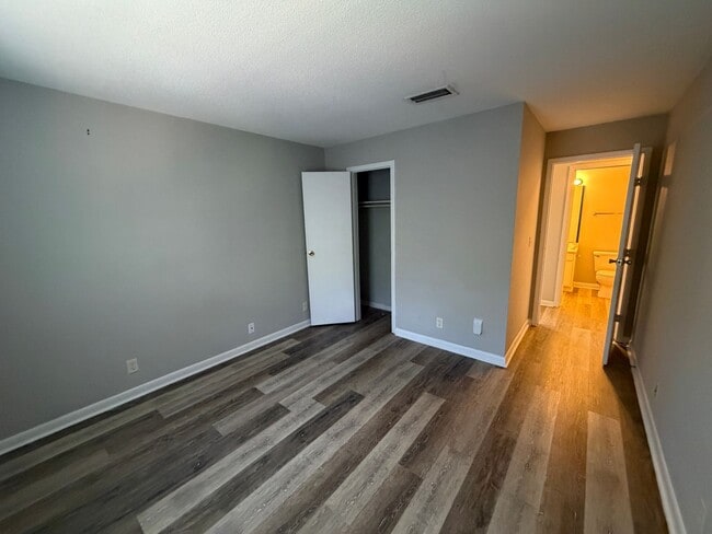 Building Photo - 850 Mallery St