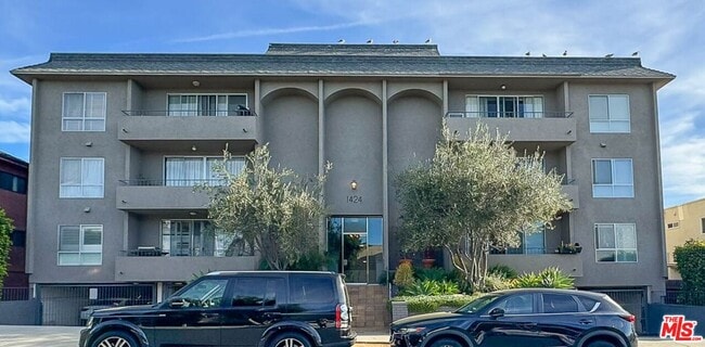 Building Photo - 1424 Amherst Ave