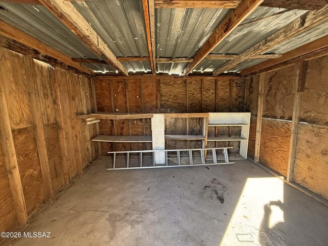 Building Photo - 333 E Linden St