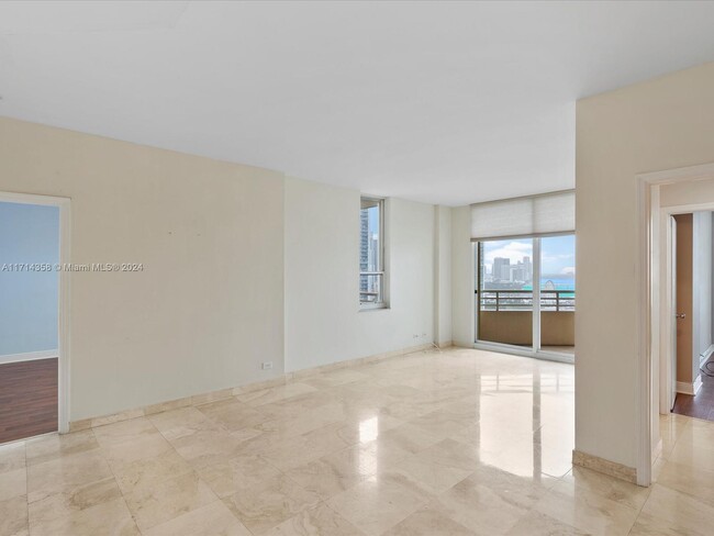 Building Photo - 888 Brickell Key Dr