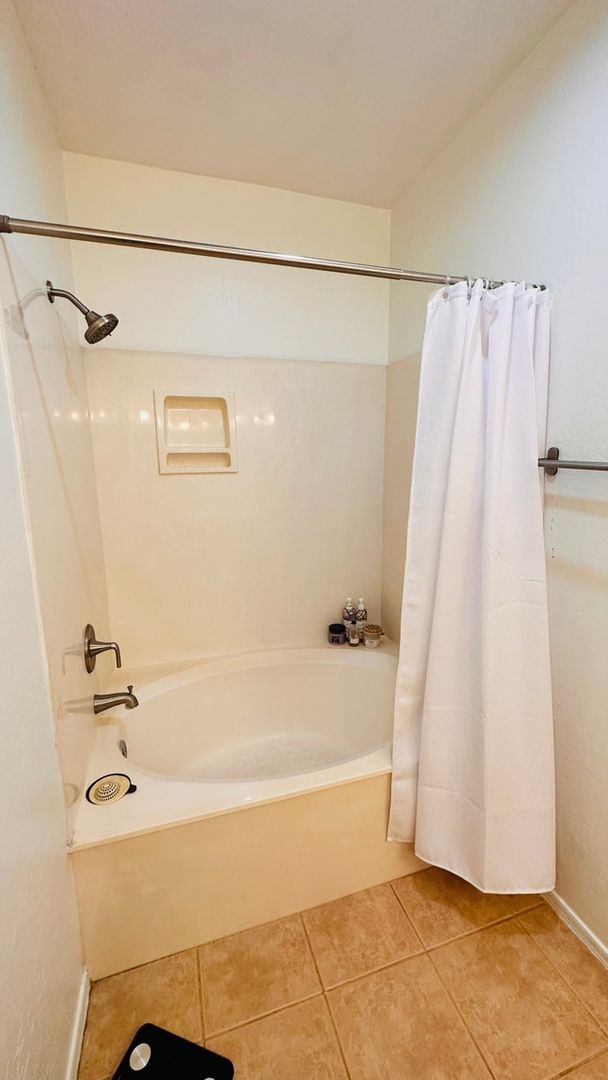 Building Photo - 10655 N 9th St